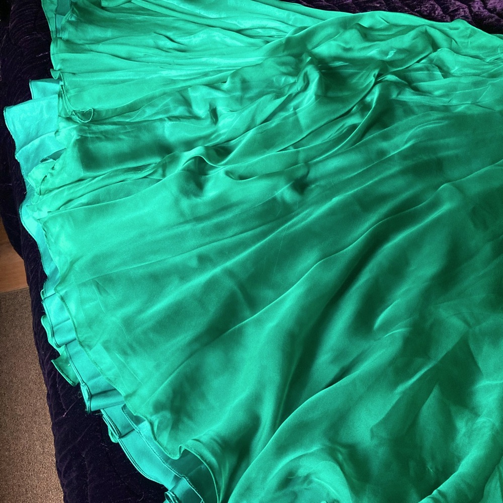 Floor length formal dress. Full, flowing, layered chiffon skirt. Gorgeous!